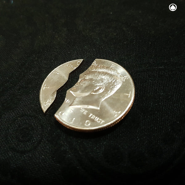 Coin Bite Half Dollar - Moneda Mordida con pieza extra